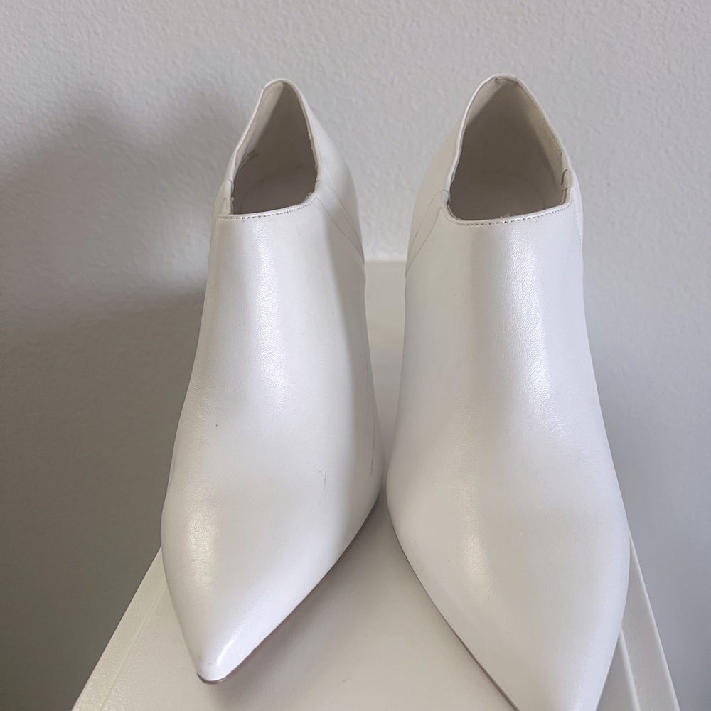 Kenneth Cole. New York. White Leather. Ankle Booties. Heel height is 3 inches